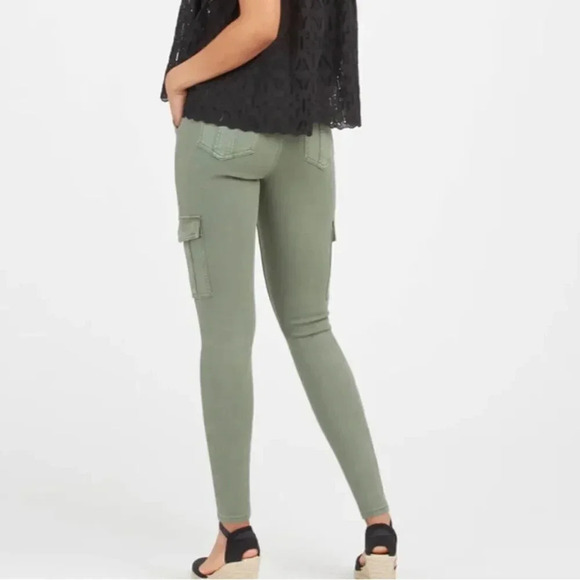 SPANX Stretch Twill Ankle Cargo Pant Soft sage NWT women’s size SP Shaping - Picture 3 of 15